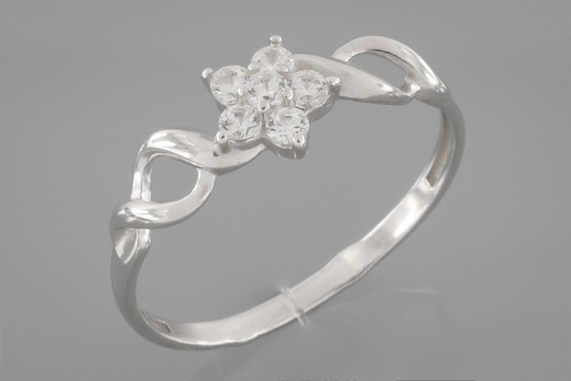 Изображение Серебряное кольцо с цирконами 15,5 мм