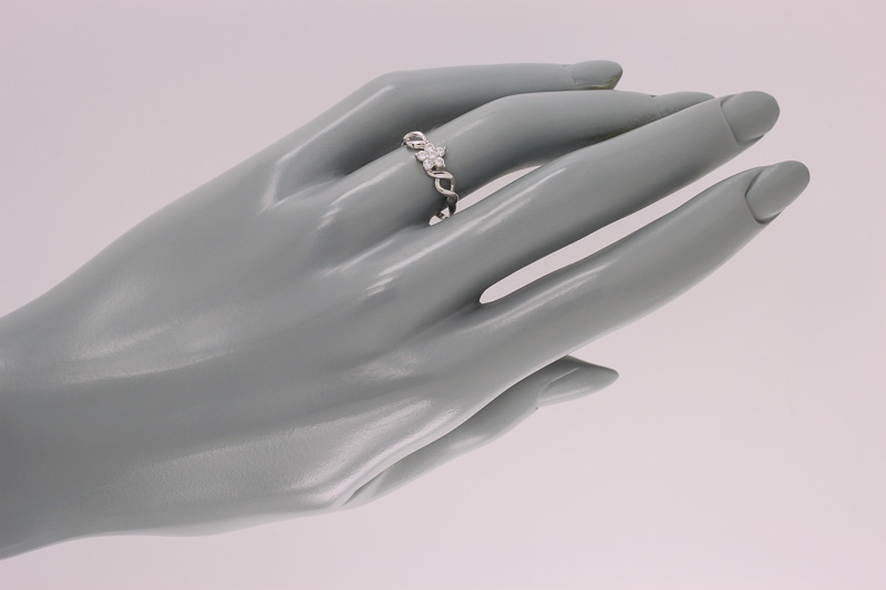 Изображение Серебряное кольцо с цирконами 15,5 мм