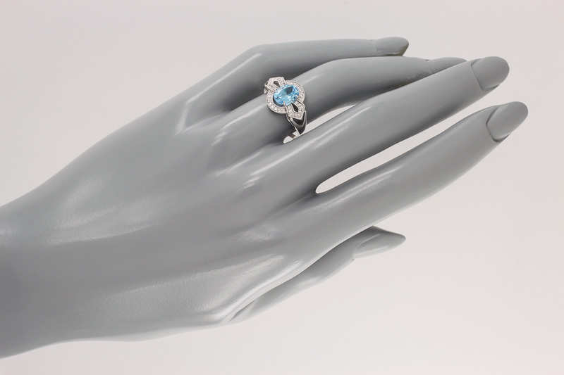 Изображение Серебряное кольцо с топазом и цирконами