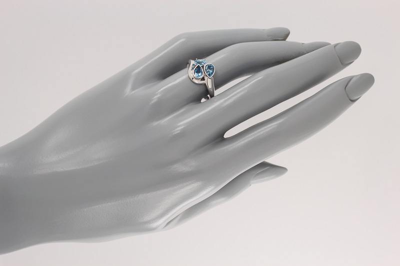 Изображение Серебряное кольцо с топазами
