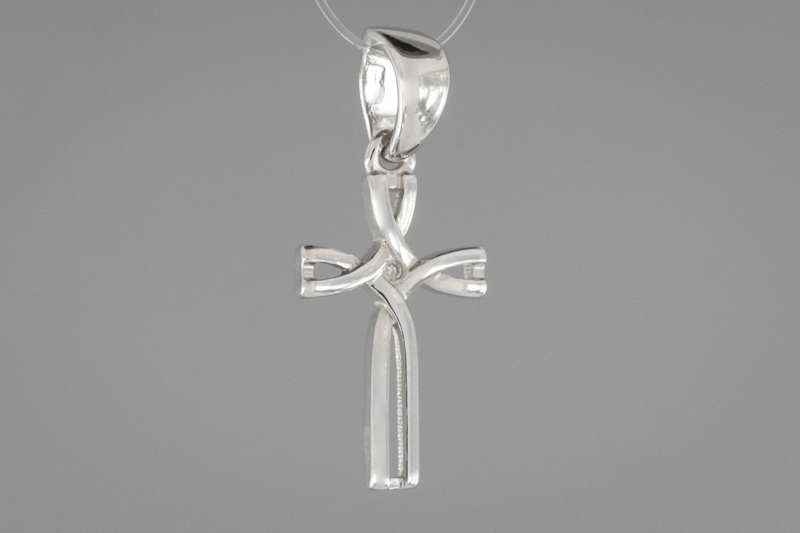 Изображение Серебряный католический крестик с бриллиантом