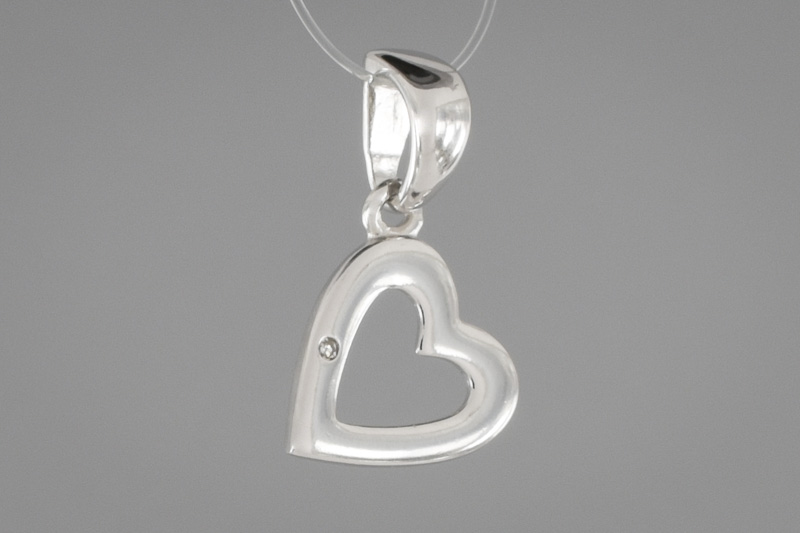 Изображение Серебряная подвеска с бриллиантом "Сердце"