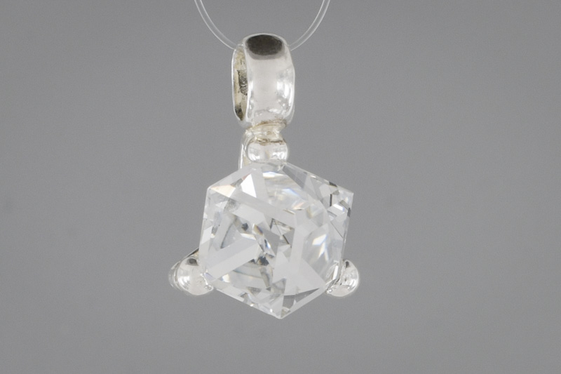 Изображение Серебряная подвеска с кристаллом Swarovski 
