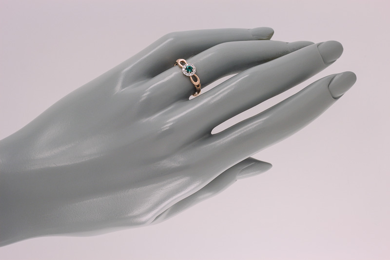 Paveikslėlis Paauksuotas sidabrinis žiedas su sint. smaragdu ir cirkoniais 17 mm