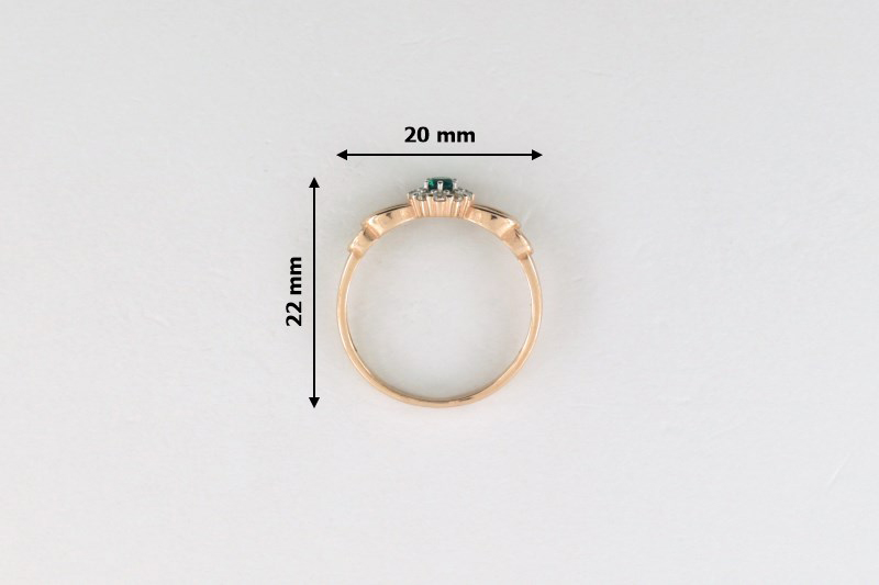 Изображение Кольцо из позолоченного серебра с синт. изумрудом и цирконами 17 мм