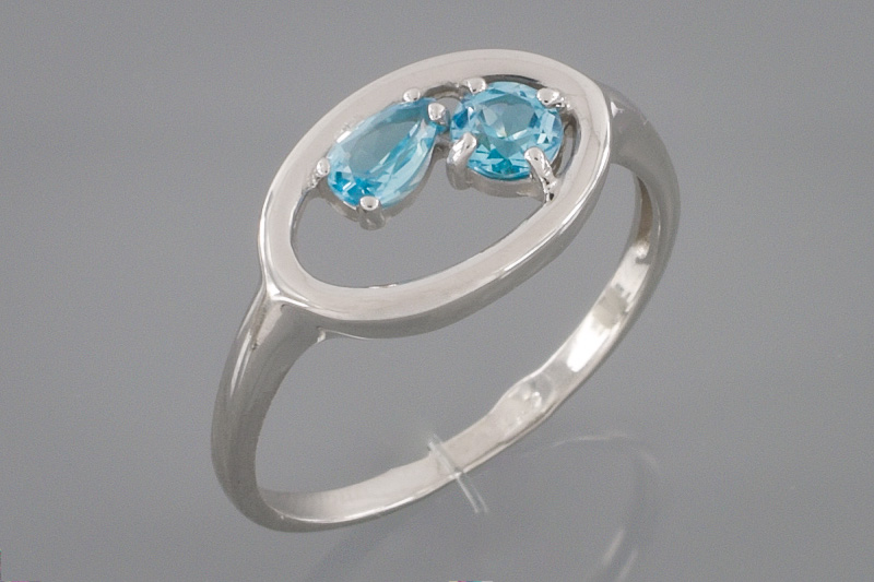 Изображение Серебряное кольцо с топазами 18 мм