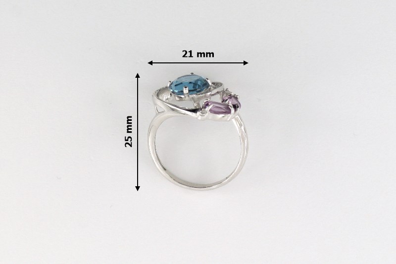 Изображение Серебряное кольцо с синт. алекситом и аметистами