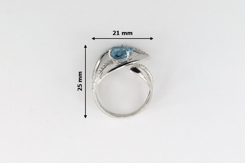Paveikslėlis Sidabrinis žiedas su sint. aleksitu ir cirkoniais 18,5 mm