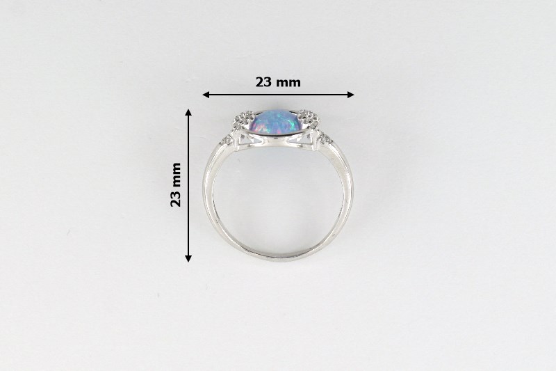 Изображение Серебряное кольцо с цирконами и синт. опалом