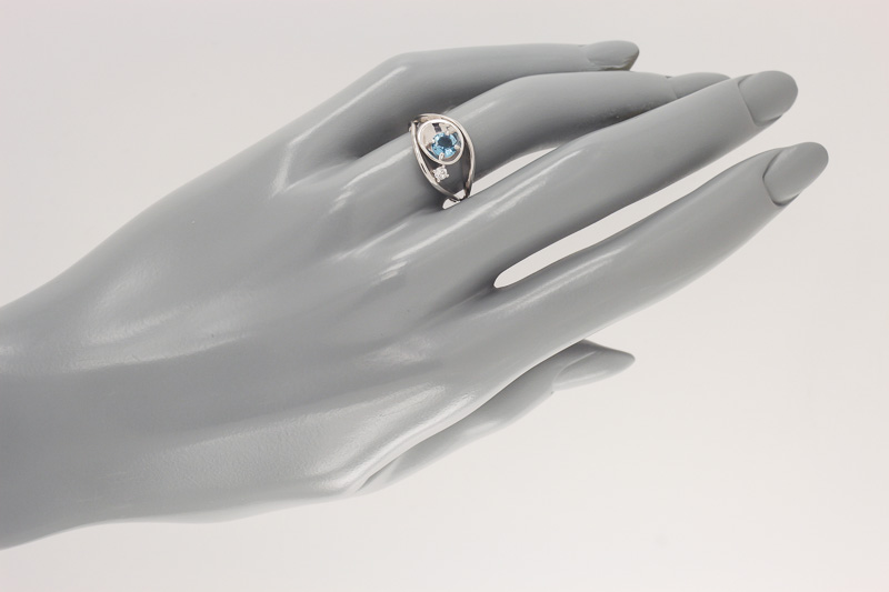 Изображение Серебряное кольцо с топазом и цирконом