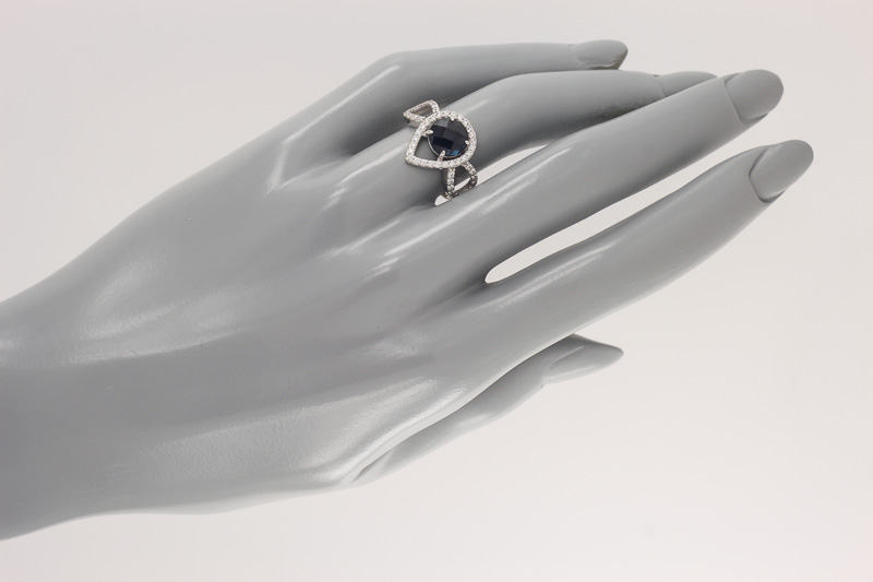Изображение Серебряное кольцо с цирконами и синт. топазом