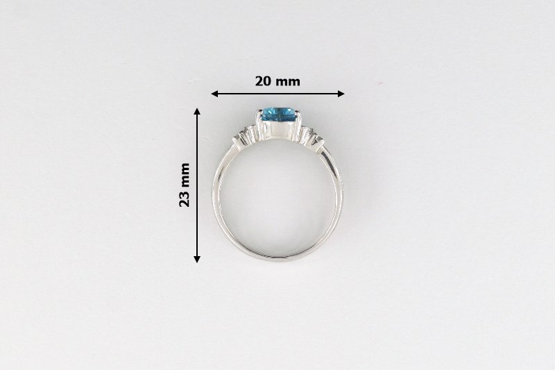 Paveikslėlis Sidabrinis žiedas su cirkoniais ir topazu 16 mm