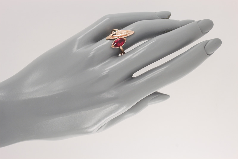 Изображение Кольцо из позолоченного серебра с синт. нанорубеллитом 18 мм
