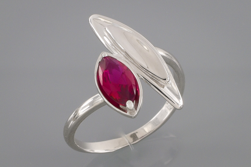 Изображение Серебряное кольцо с синт. нанорубеллитом 18,5 мм