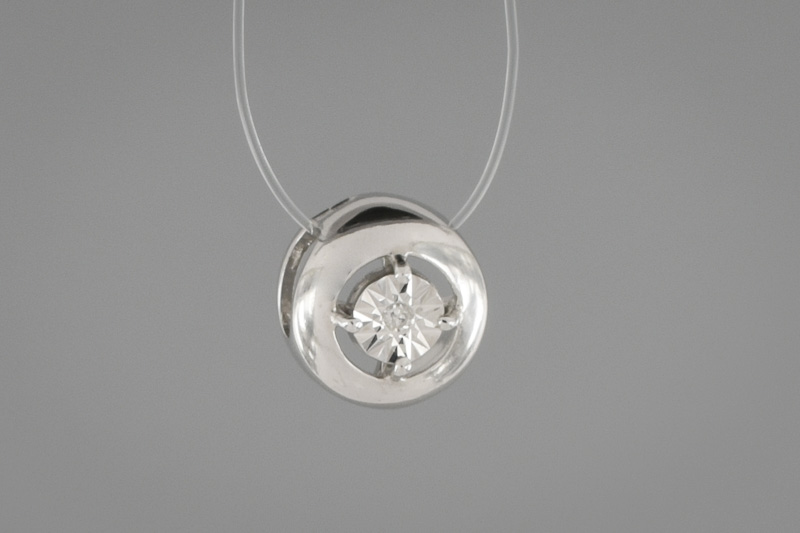 Изображение Серебряная подвеска с бриллиантом