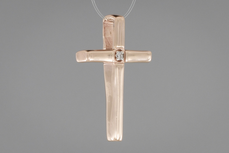 Изображение Католический крестик из позолоченного серебра с бриллиантом 