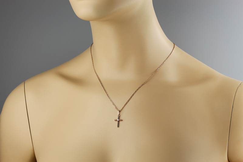 Изображение Золотой католический крестик с бриллиантом
