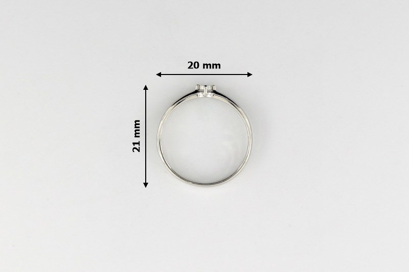 Изображение Серебряное кольцо с бриллиантом