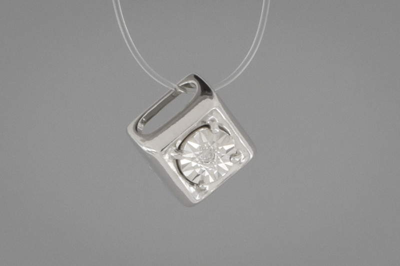 Изображение Серебряная подвеска с бриллиантом 