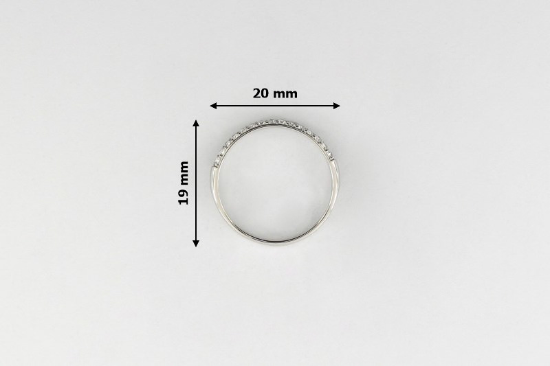 Изображение Кольцо из белого золота с цирконами 17 мм