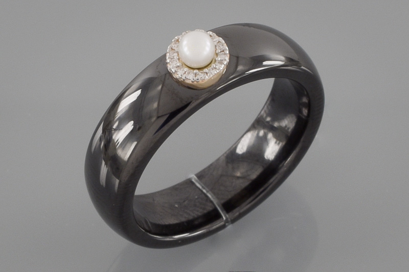 Изображение Керамическое кольцо с бриллиантами и жемчугом