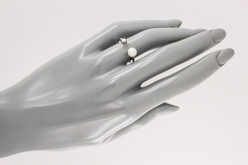 Изображение Серебряное кольцо с жемчугом и цирконом