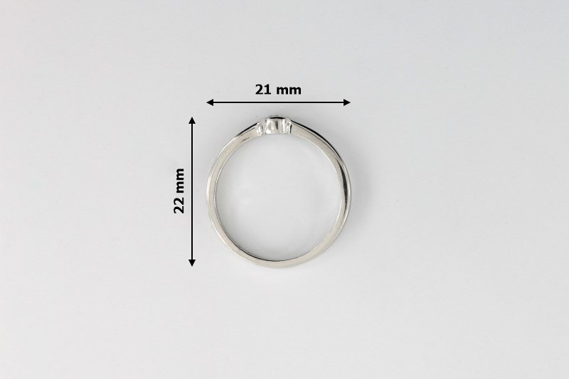 Изображение Серебряное кольцо с цирконом 18,5 мм