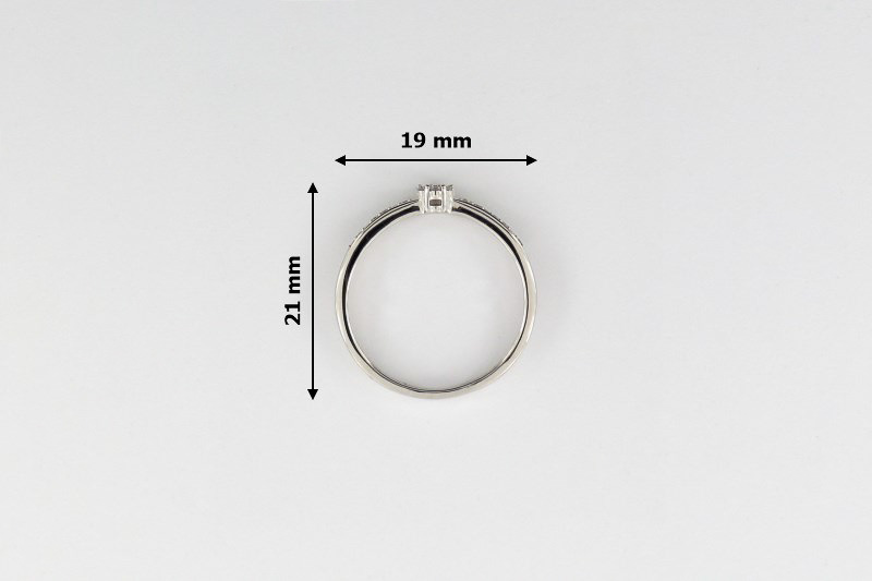Изображение Кольцо из белого золота с бриллиантами