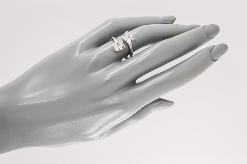 Изображение Серебряное кольцо с кристаллами Swarovski