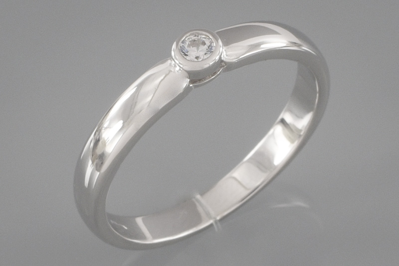 Изображение Серебряное кольцо с цирконом