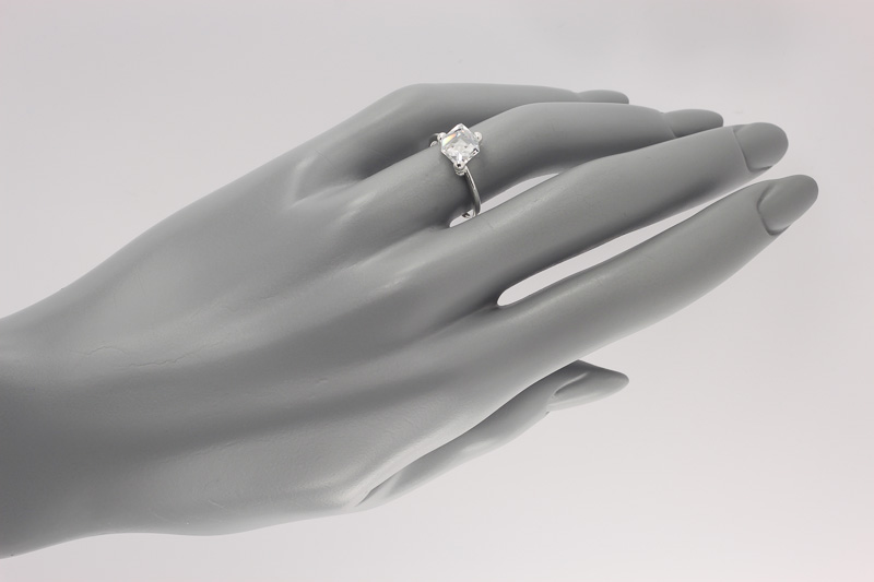 Изображение Серебряное кольцо с кристаллом Swarovski 17 мм