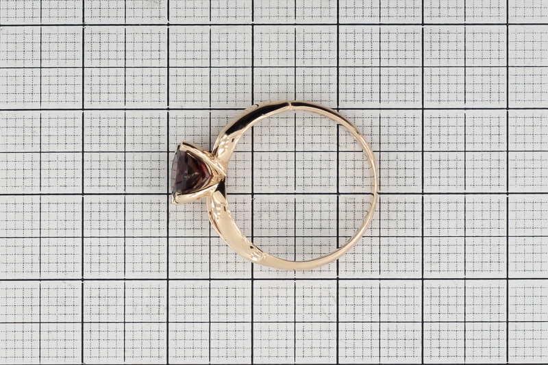 Изображение Золотое кольцо с гранатом 17,5 мм