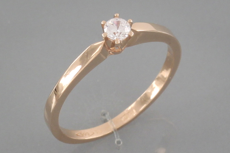 Изображение Золотое кольцо с цирконом 15,5 мм