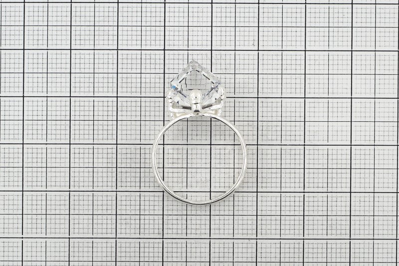 Paveikslėlis Sidabrinis žiedas su cirkoniu 19 mm