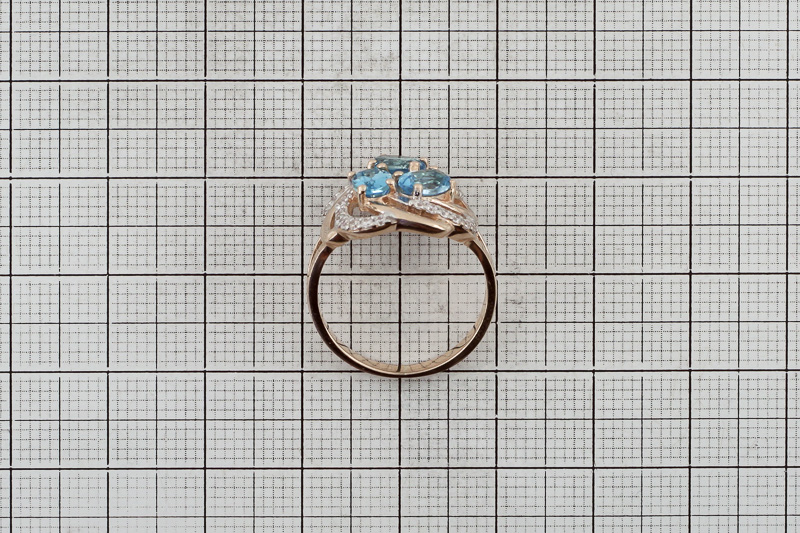 Изображение Золотое кольцо с топазами и цирконами 17 мм